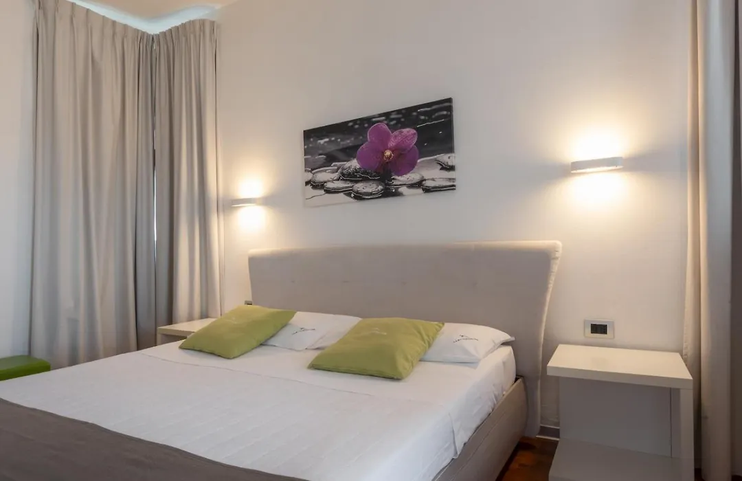 B&B White con Parcheggio Privato-1
