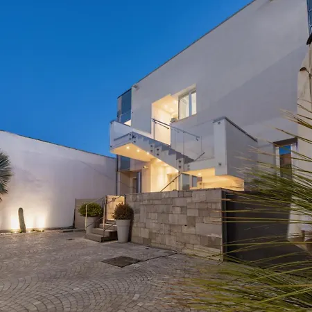 B&B White con Parcheggio Privato-3